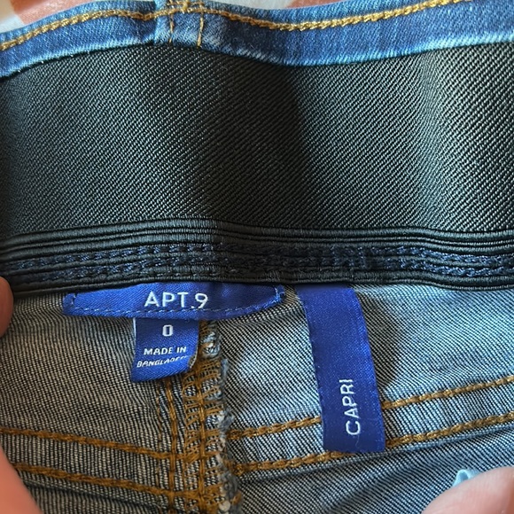Apt. 9 Capri’s Size 0 - Picture 3 of 4